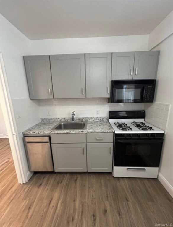 230 Pelham Road, Unit #2H, New Rochelle, NY 10805 - Photo 2 of 27