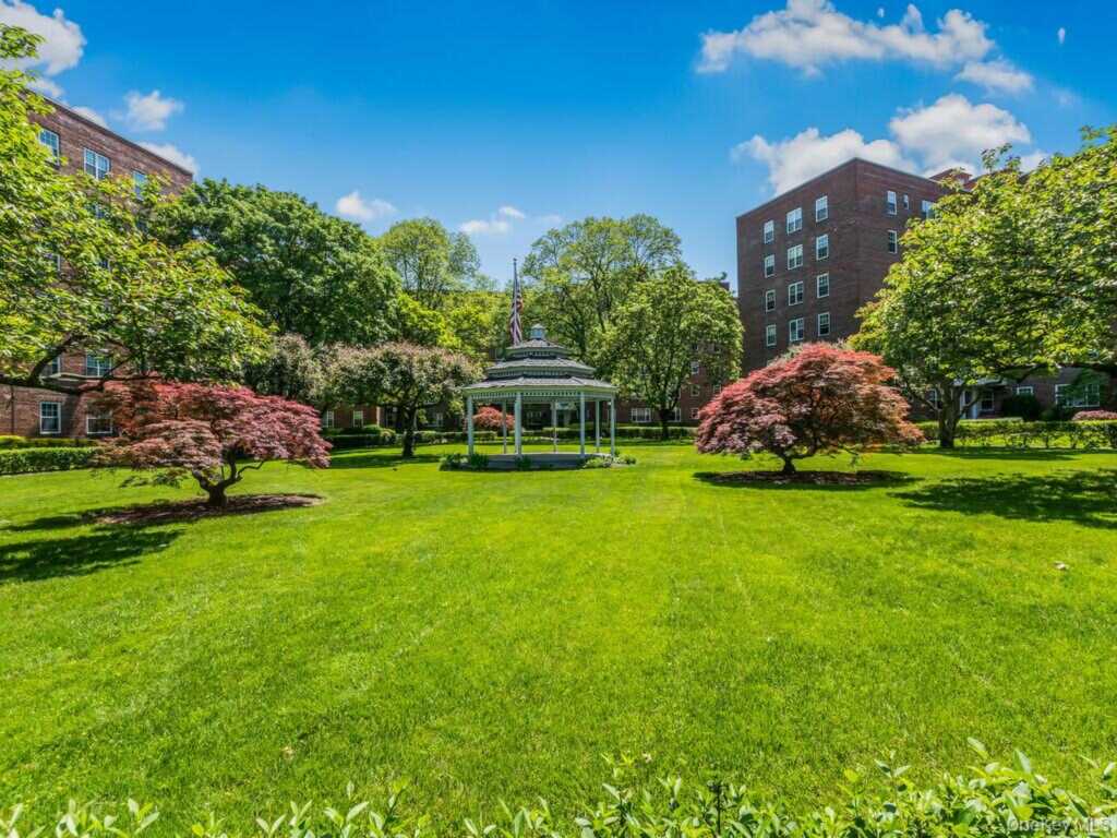 230 Pelham Road, Unit #2H, New Rochelle, NY 10805 - Photo 21 of 27