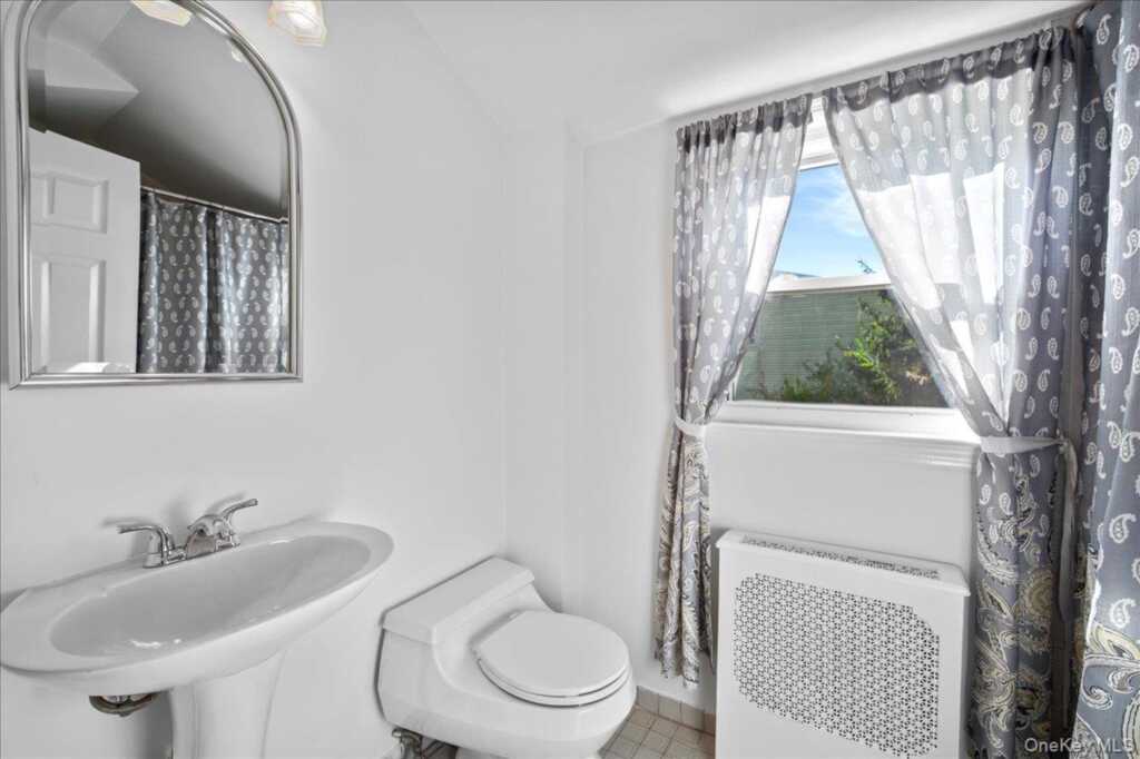 46 Robins Road, New Rochelle, NY 10801 - Photo 14 of 23