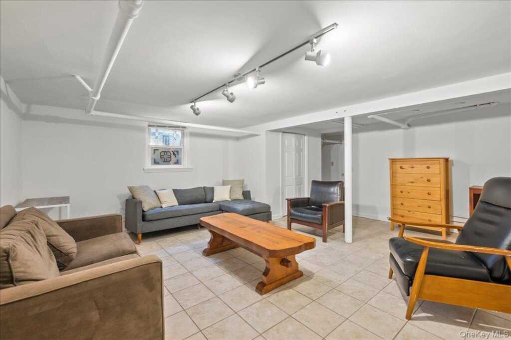 46 Robins Road, New Rochelle, NY 10801 - Photo 16 of 23