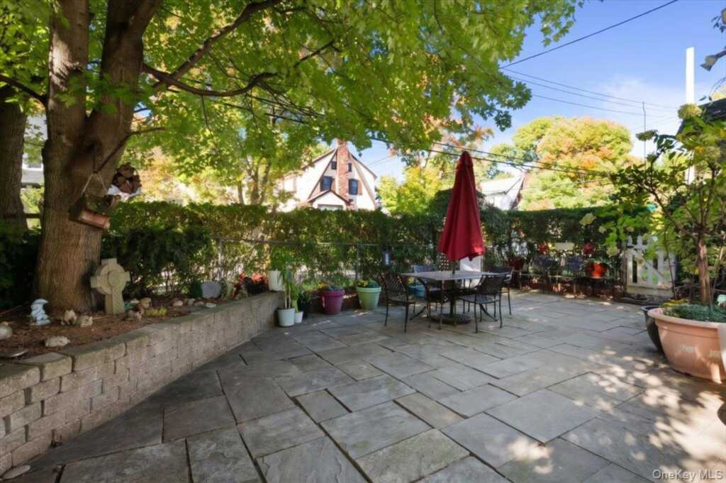 46 Robins Road, New Rochelle, NY 10801 - Photo 18 of 23