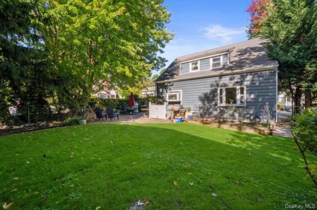 46 Robins Road, New Rochelle, NY 10801 - Photo 19 of 23