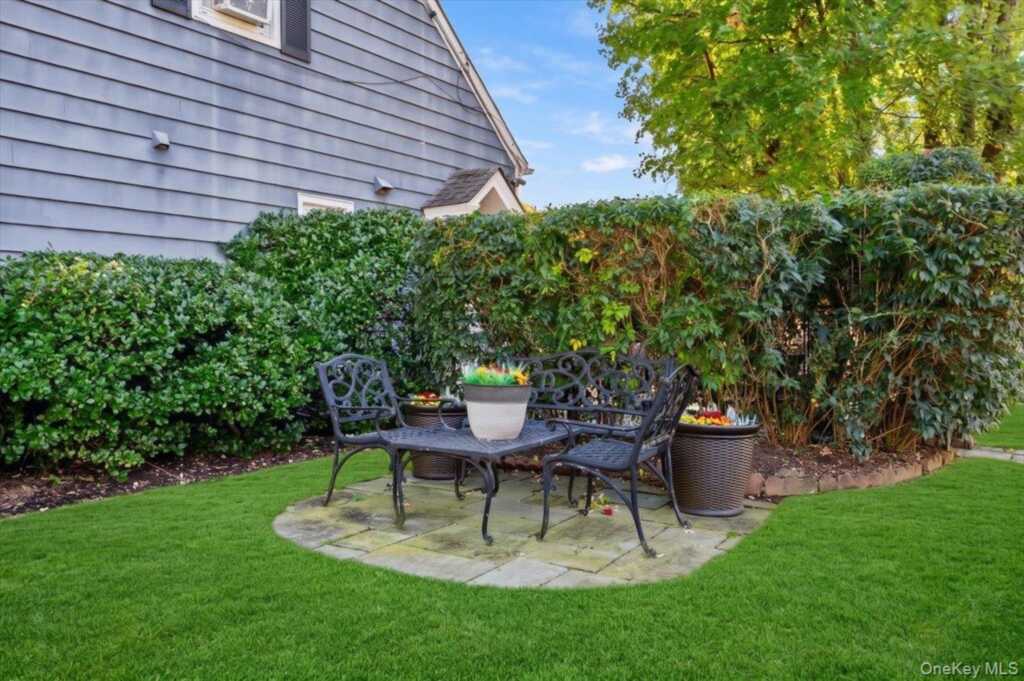 46 Robins Road, New Rochelle, NY 10801 - Photo 20 of 23
