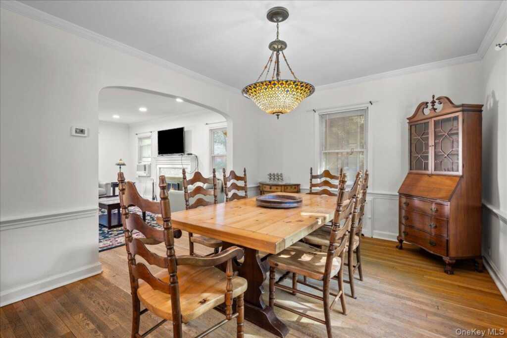 46 Robins Road, New Rochelle, NY 10801 - Photo 5 of 23