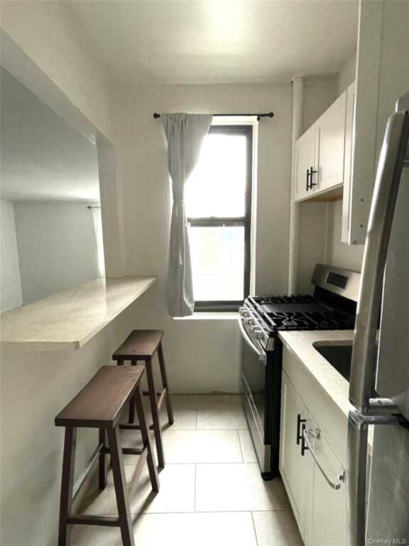 210 Martine Avenue, Unit #4M, White Plains, NY 10601 - Photo 3 of 7