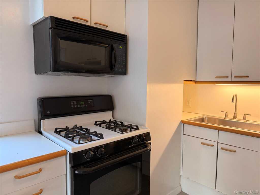 10 Cottage Place, Unit #2E, White Plains, NY 10601 - Photo 6 of 22