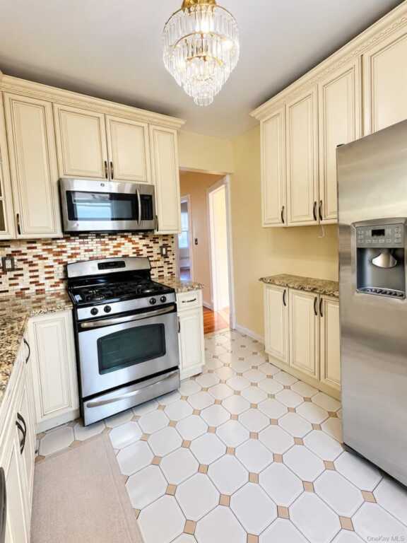 51 Howard Parkway, New Rochelle, NY 10801 - Photo 4 of 7