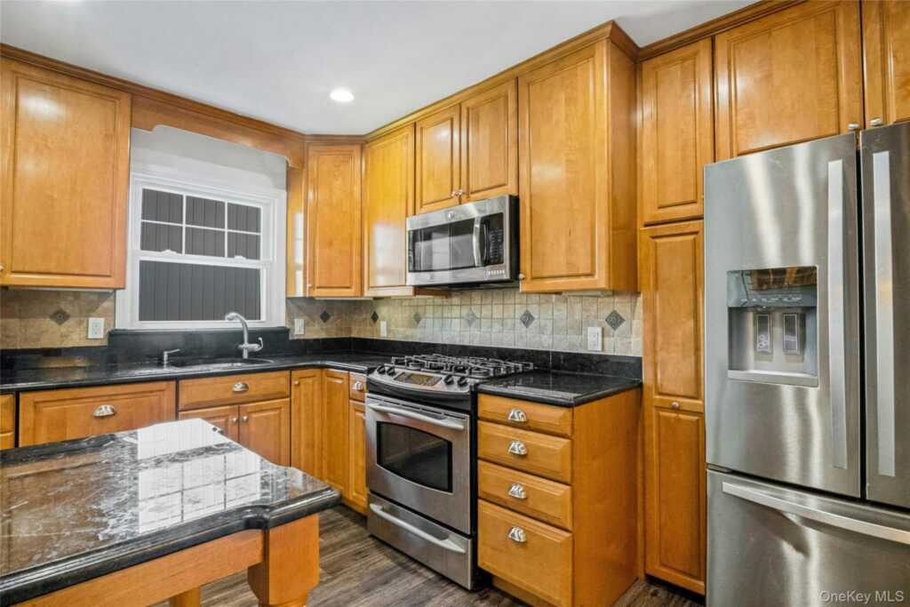 187 Old Mamaroneck Road, White Plains, NY 10605 - Photo 11 of 34