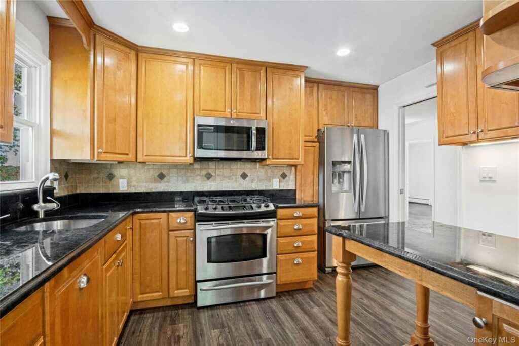 187 Old Mamaroneck Road, White Plains, NY 10605 - Photo 12 of 34