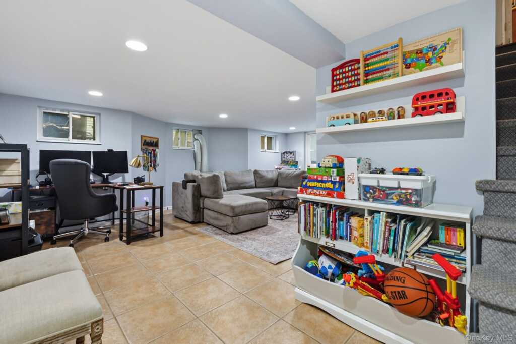 52 Tamarack Road, Rye, NY 10573 - Photo 32 of 49