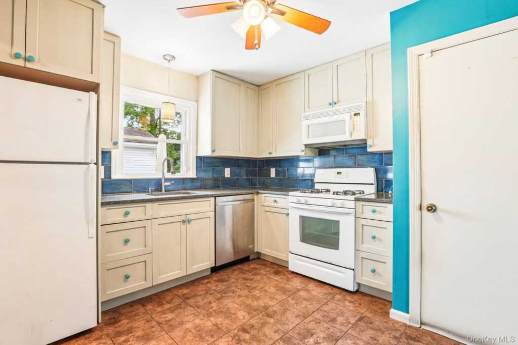 7 Albro Lane, White Plains, NY 10603 - Photo 19 of 49