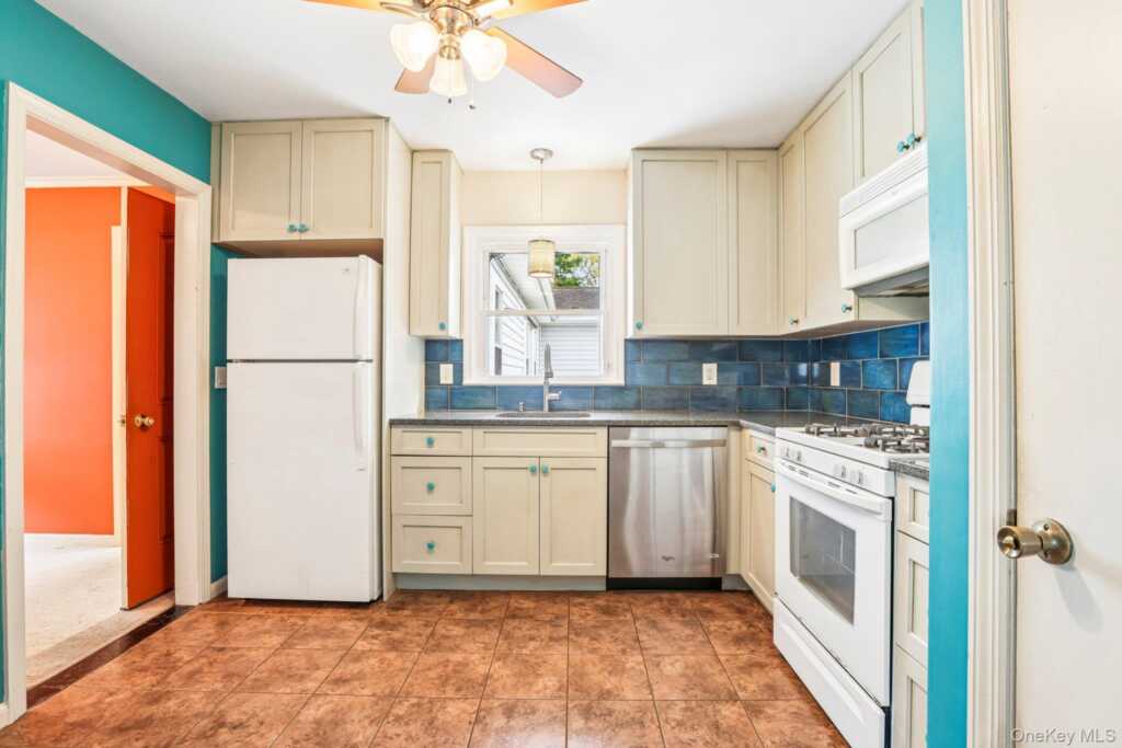 7 Albro Lane, White Plains, NY 10603 - Photo 20 of 49