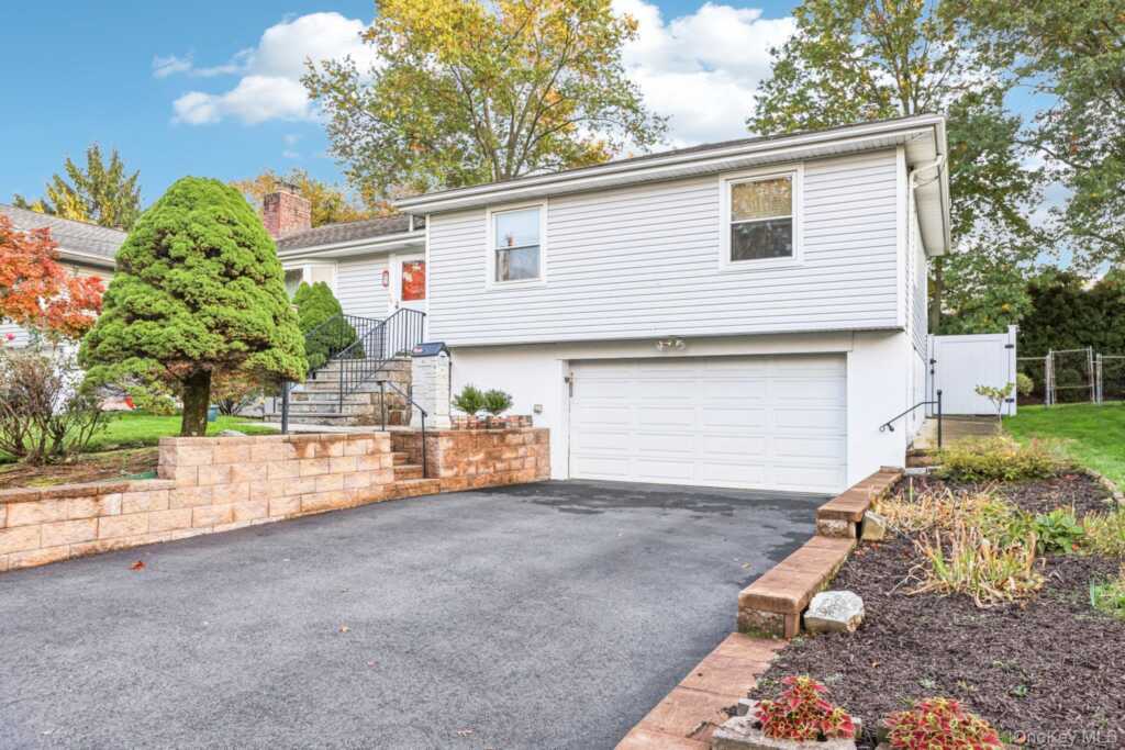 7 Albro Lane, White Plains, NY 10603 - Photo 3 of 49
