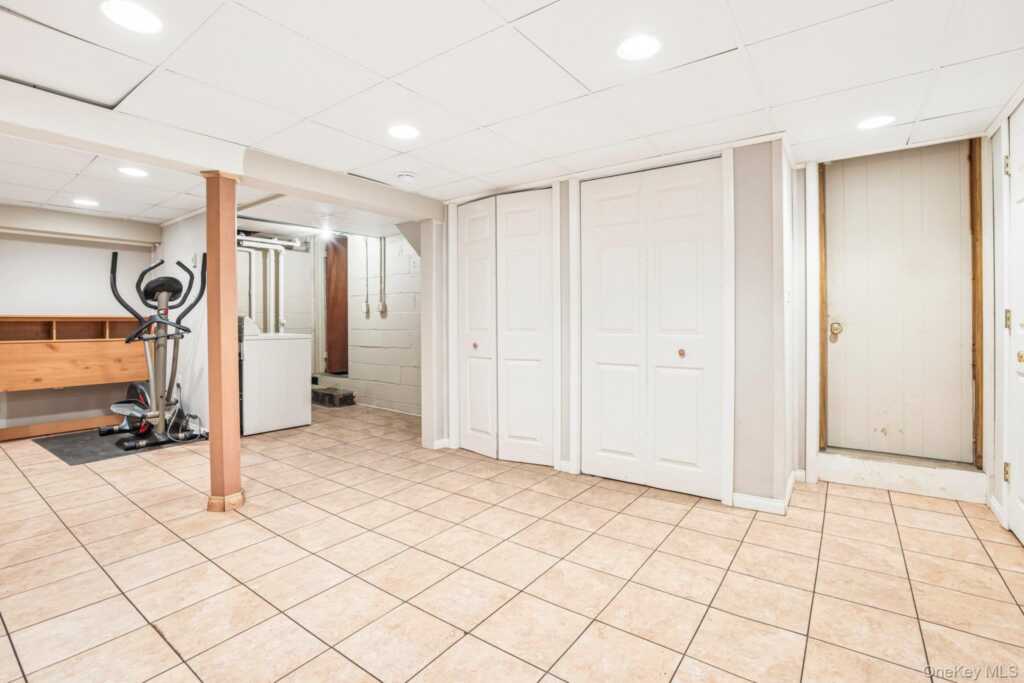 7 Albro Lane, White Plains, NY 10603 - Photo 46 of 49