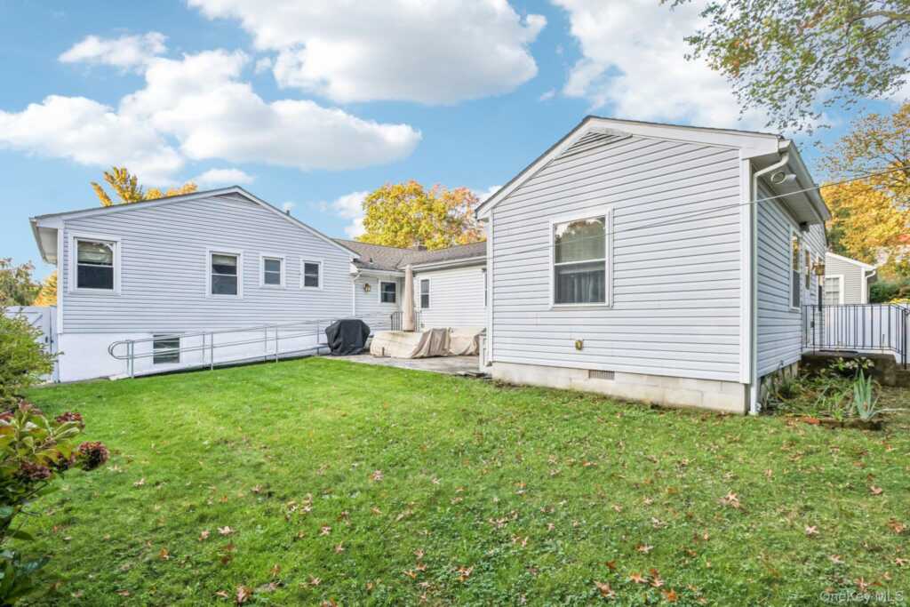 7 Albro Lane, White Plains, NY 10603 - Photo 4 of 49