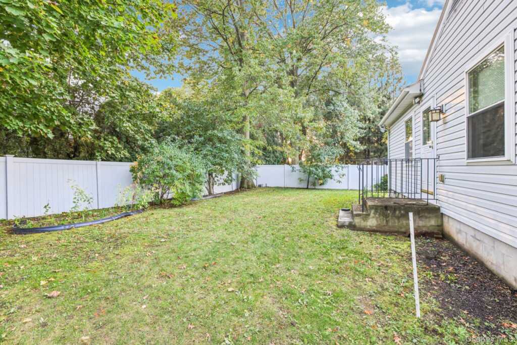7 Albro Lane, White Plains, NY 10603 - Photo 5 of 49