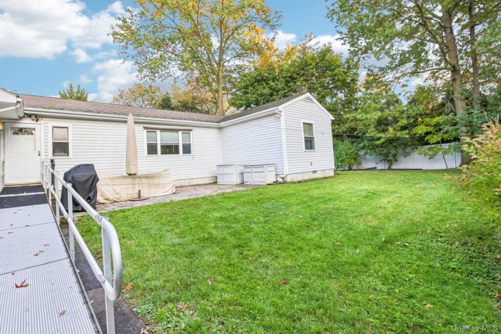 7 Albro Lane, White Plains, NY 10603 - Photo 8 of 49
