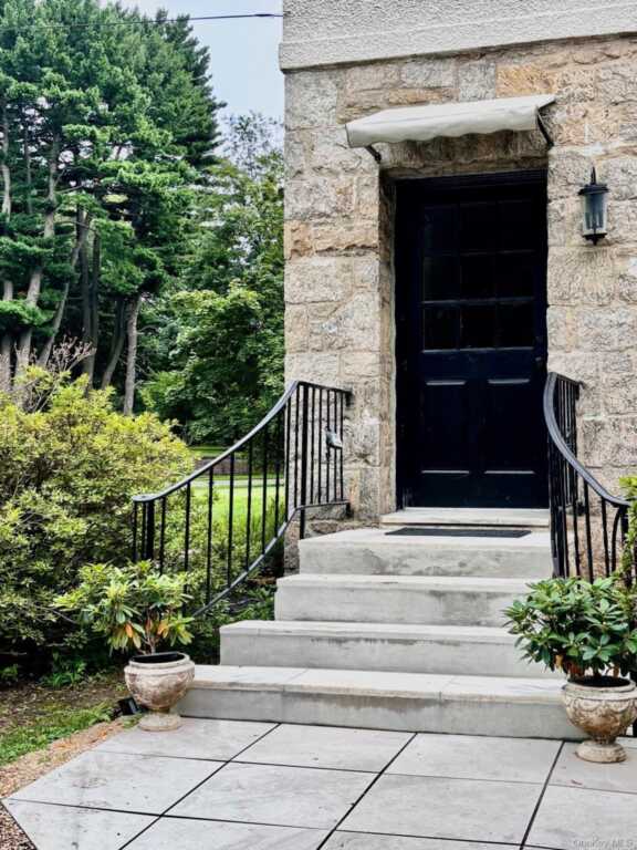 50 Forest Circle, New Rochelle, NY 10804 - Photo 22 of 24