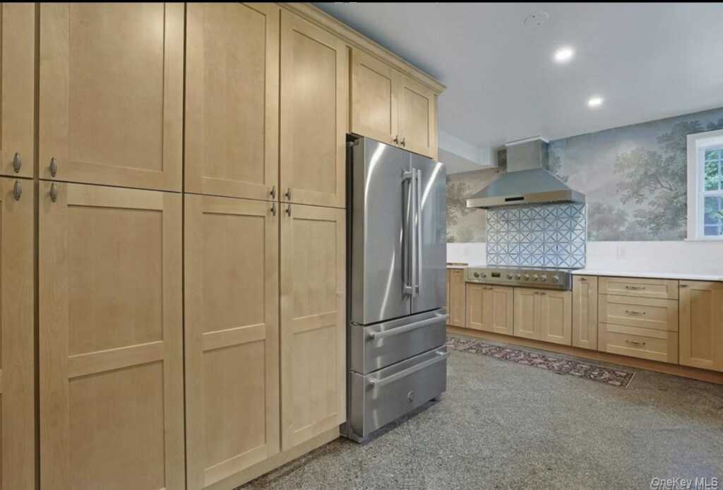 50 Forest Circle, New Rochelle, NY 10804 - Photo 6 of 24
