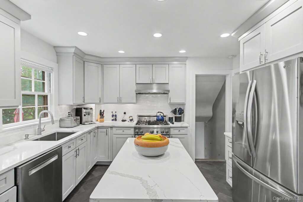 30 Woodland Drive, Rye, NY 10573 - Photo 9 of 45