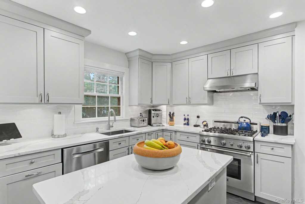 30 Woodland Drive, Rye, NY 10573 - Photo 10 of 45