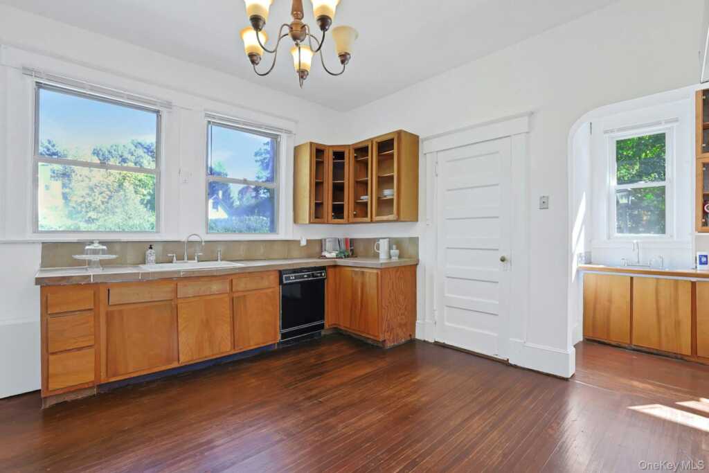 43 Broadview Avenue, New Rochelle, NY 10804 - Photo 17 of 44