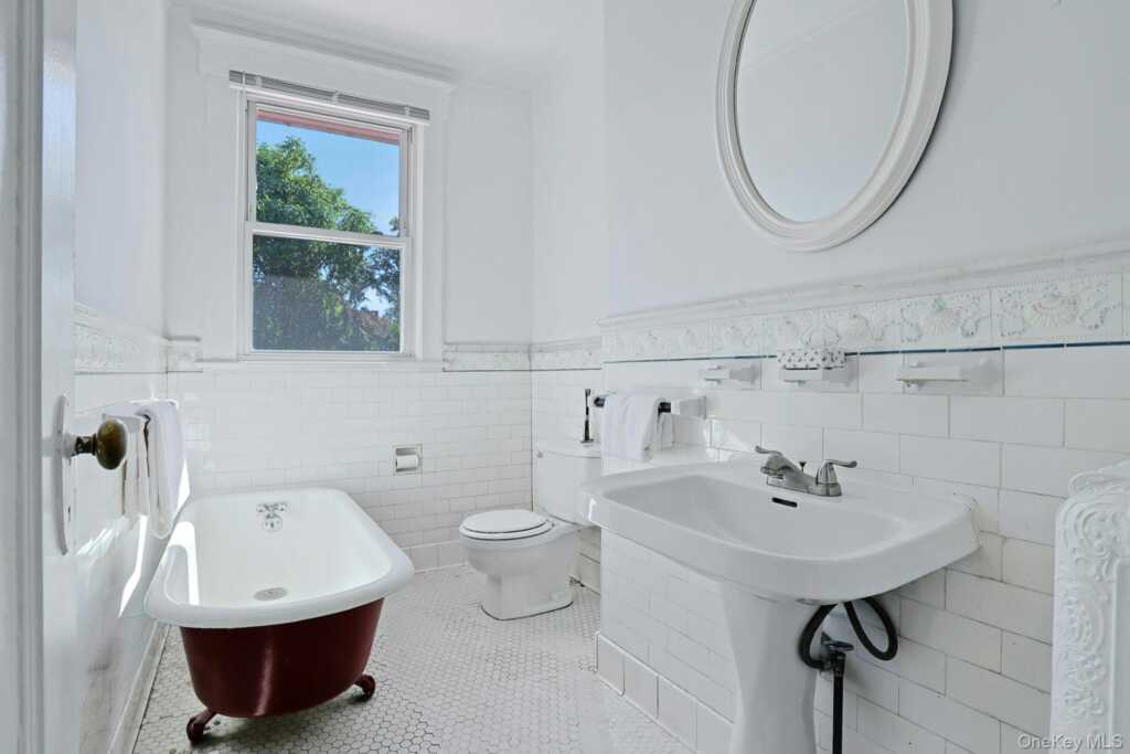 43 Broadview Avenue, New Rochelle, NY 10804 - Photo 24 of 44