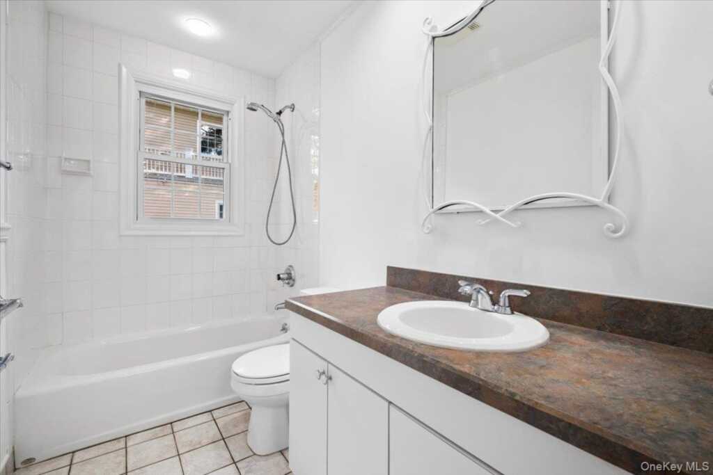 31 Rogers Drive, New Rochelle, NY 10804 - Photo 12 of 20