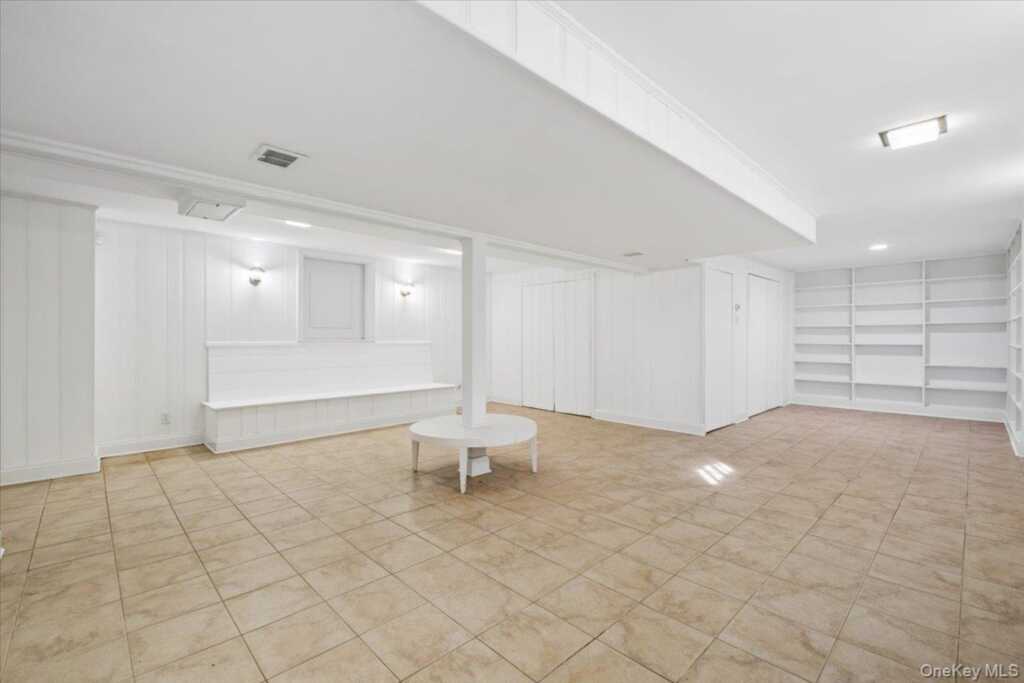 31 Rogers Drive, New Rochelle, NY 10804 - Photo 15 of 20