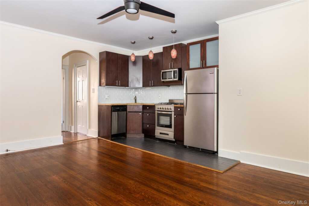 30 Windsor Terrace, Unit #3E, White Plains, NY 10604 - Photo 4 of 9