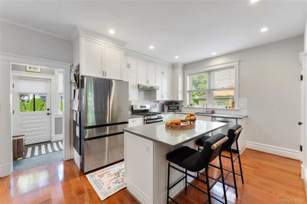 115 Coligni Avenue, New Rochelle, NY 10801 - Photo 12 of 36
