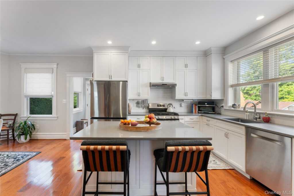 115 Coligni Avenue, New Rochelle, NY 10801 - Photo 13 of 36
