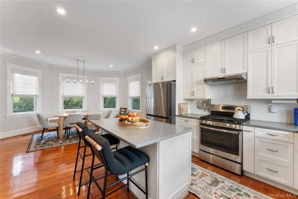 115 Coligni Avenue, New Rochelle, NY 10801 - Photo 14 of 36