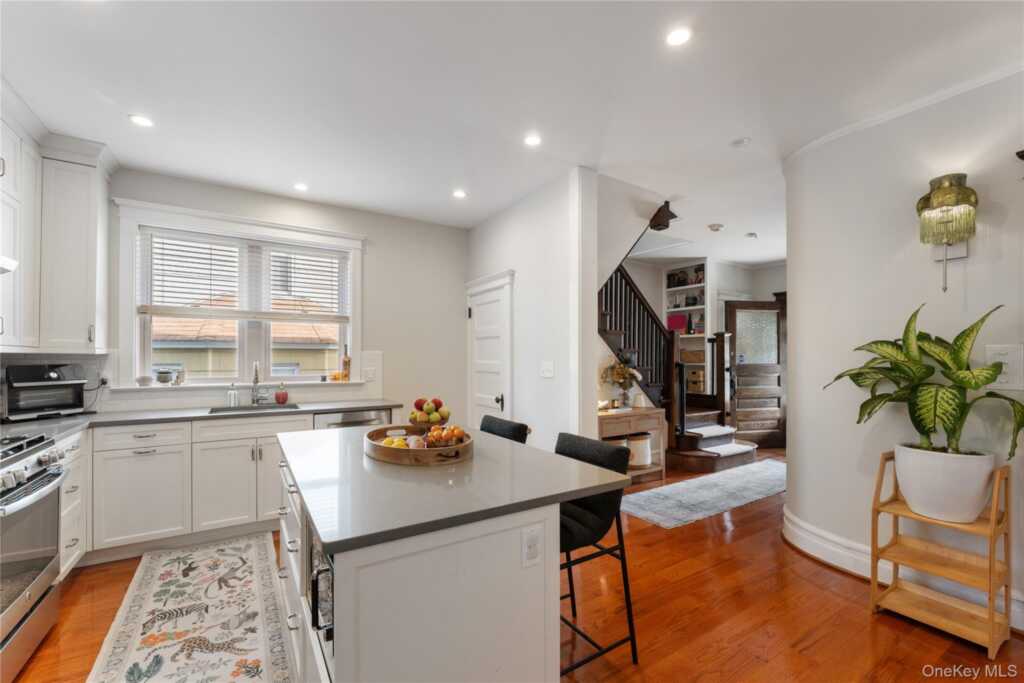 115 Coligni Avenue, New Rochelle, NY 10801 - Photo 15 of 36