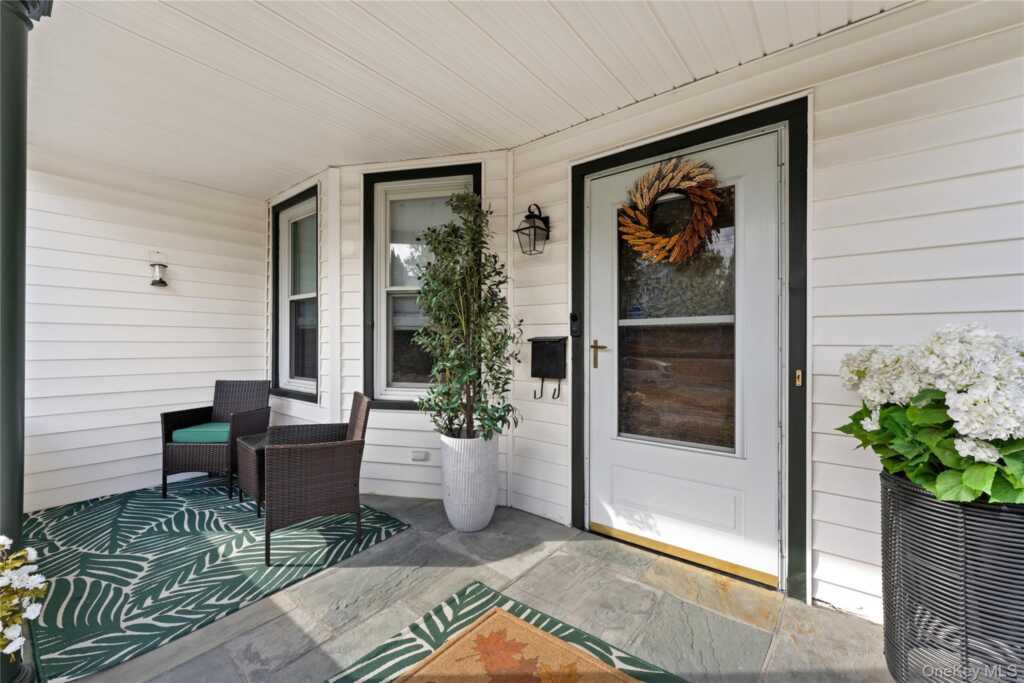 115 Coligni Avenue, New Rochelle, NY 10801 - Photo 4 of 36
