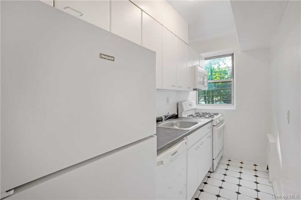 730 Pelham Road, Unit #1A, New Rochelle, NY 10805 - Photo 11 of 20