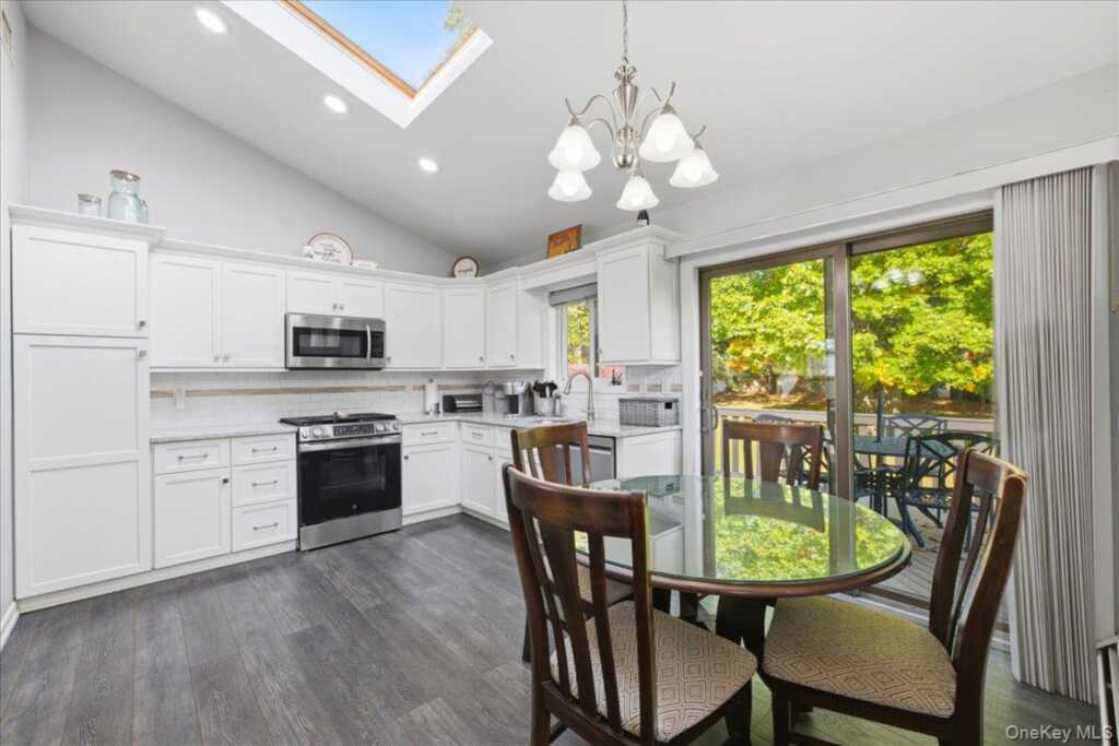 28 Peach Street, Nanuet, NY 10954 - Photo 13 of 38
