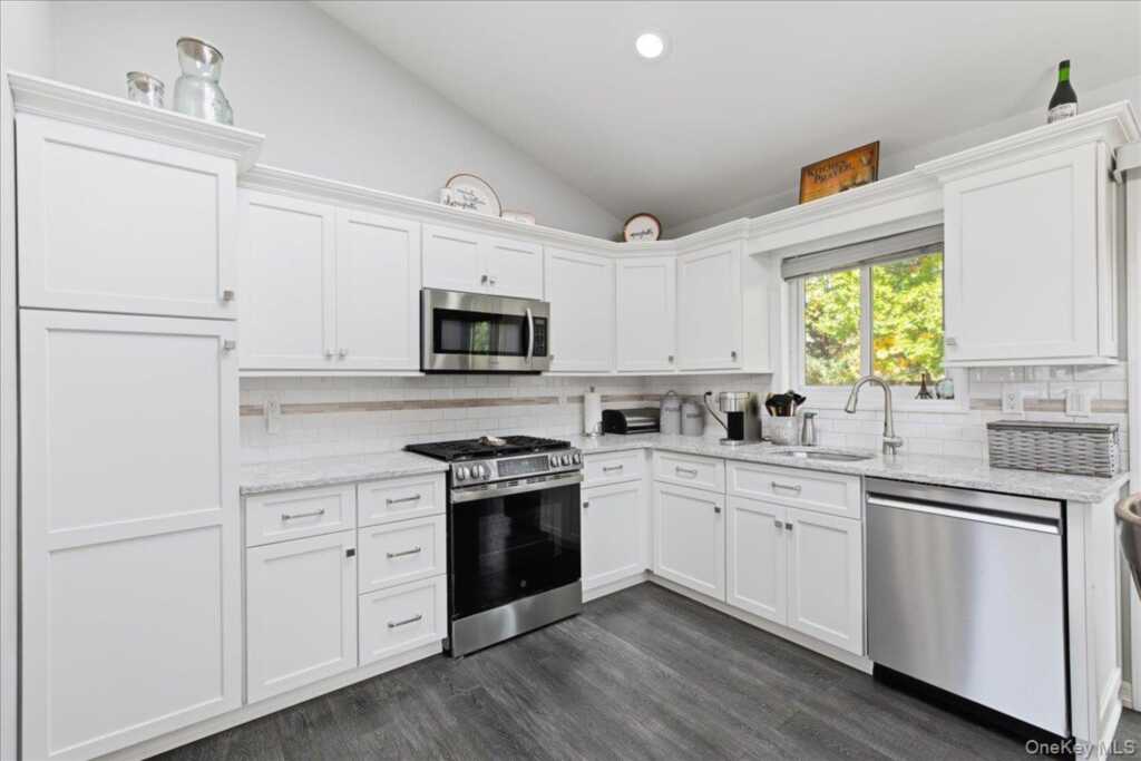 28 Peach Street, Nanuet, NY 10954 - Photo 14 of 38