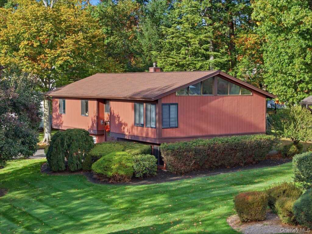 28 Peach Street, Nanuet, NY 10954 - Photo 3 of 38