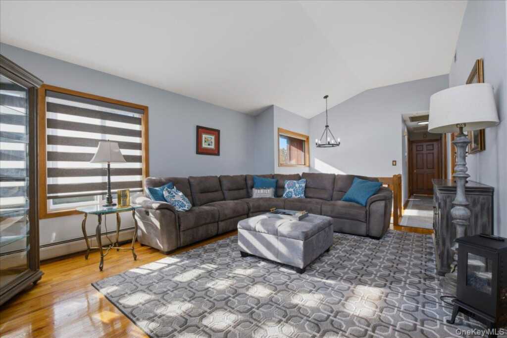 28 Peach Street, Nanuet, NY 10954 - Photo 9 of 38