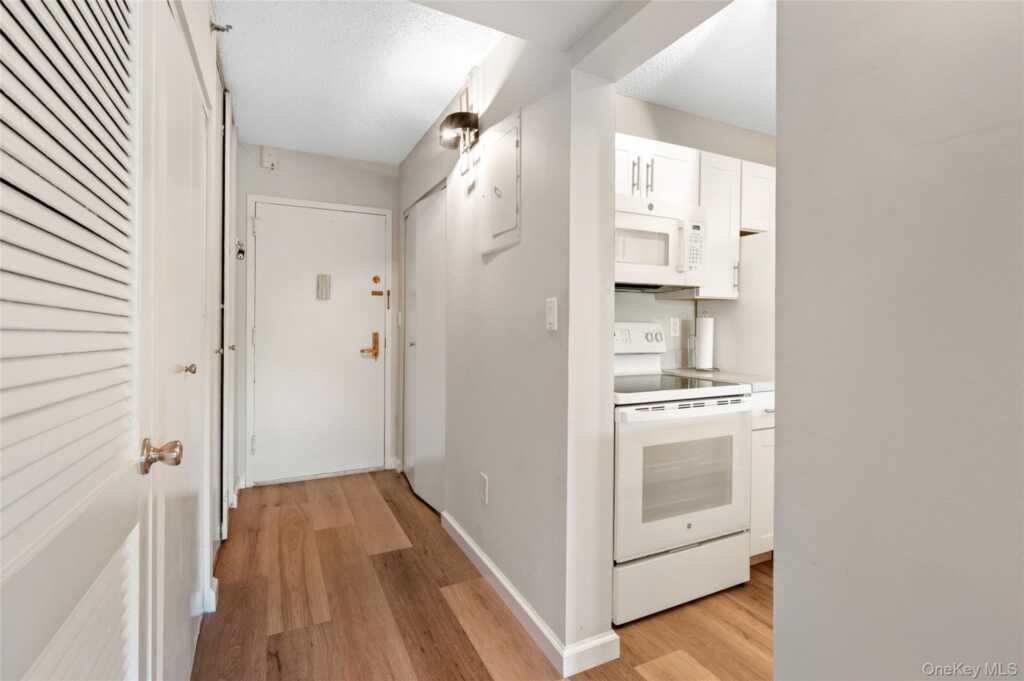 25 Rockledge Avenue, Unit #1111, White Plains, NY 10601 - Photo 3 of 26