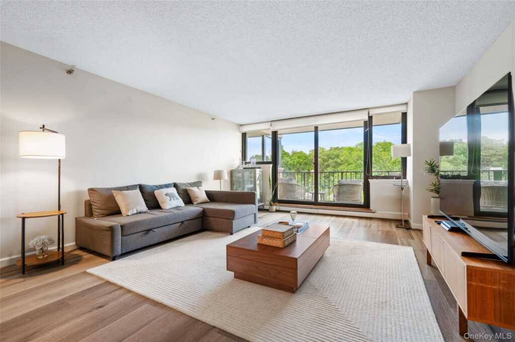 25 Rockledge Avenue, Unit #1111, White Plains, NY 10601 - Photo 8 of 26