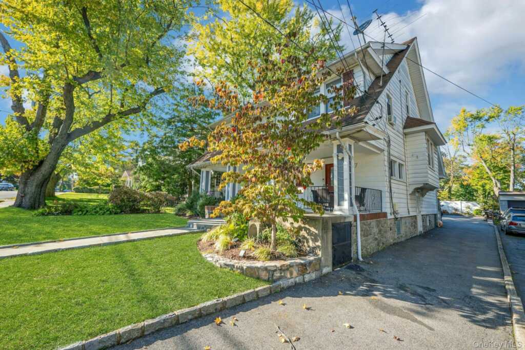 167 Coligni Avenue, New Rochelle, NY 10801 - Photo 3 of 33