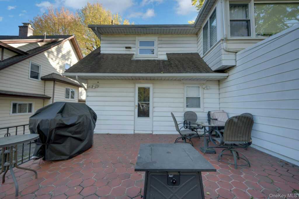 167 Coligni Avenue, New Rochelle, NY 10801 - Photo 4 of 33