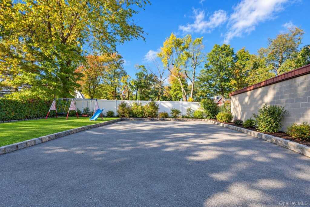 167 Coligni Avenue, New Rochelle, NY 10801 - Photo 6 of 33