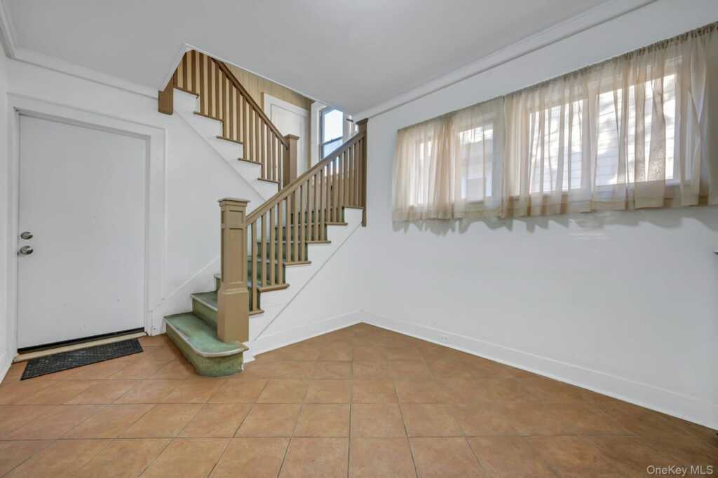 167 Coligni Avenue, New Rochelle, NY 10801 - Photo 7 of 33