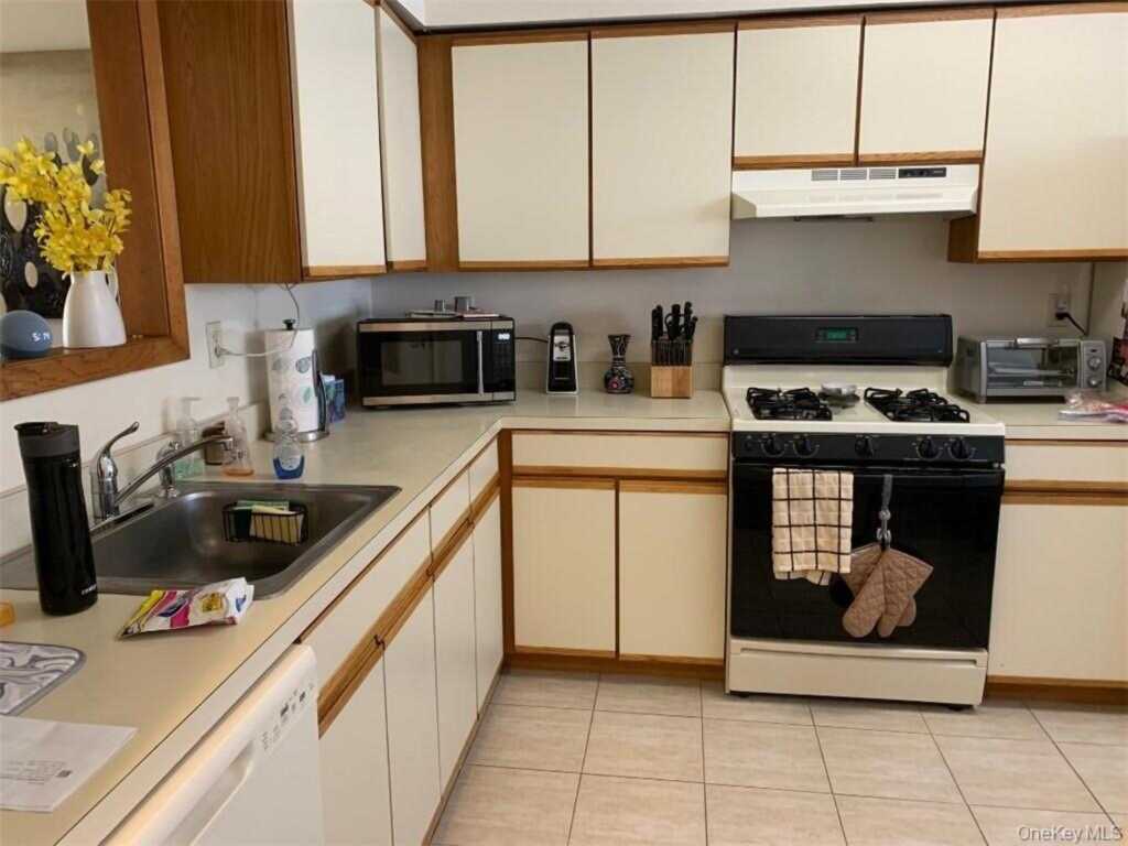 135 West Nyack Road, Unit #125, Nanuet, NY 10954 - Photo 3 of 15