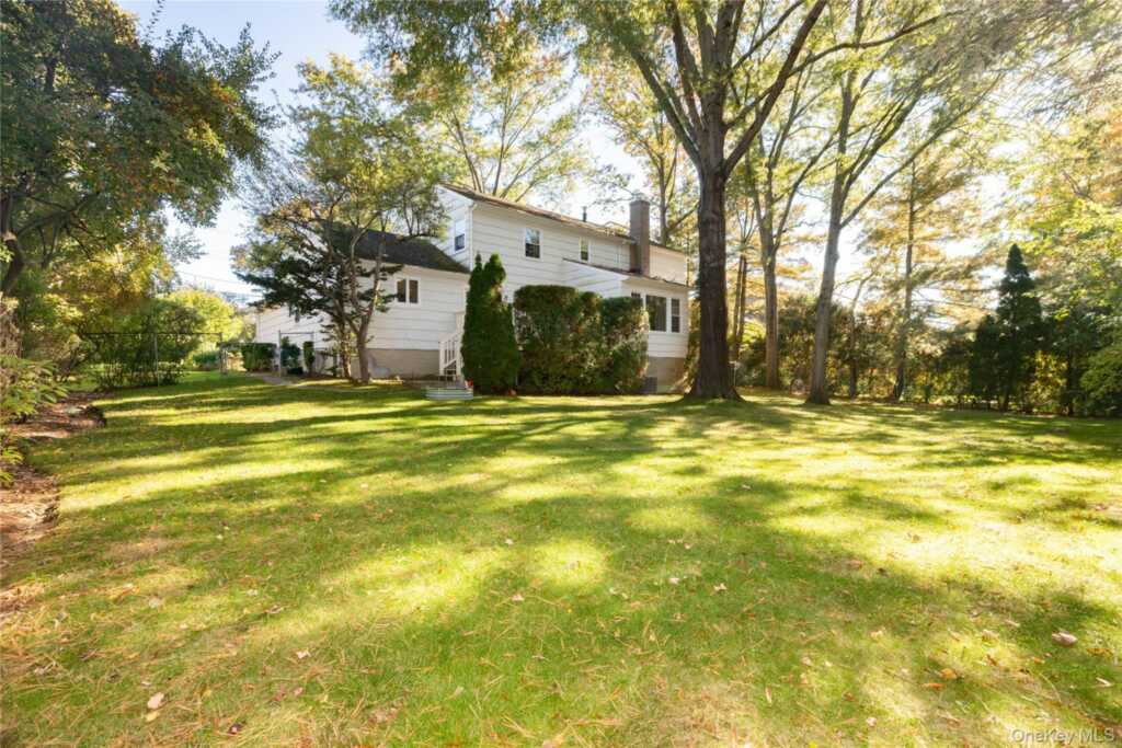 19 Boxwood Place, Rye, NY 10573 - Photo 2 of 23