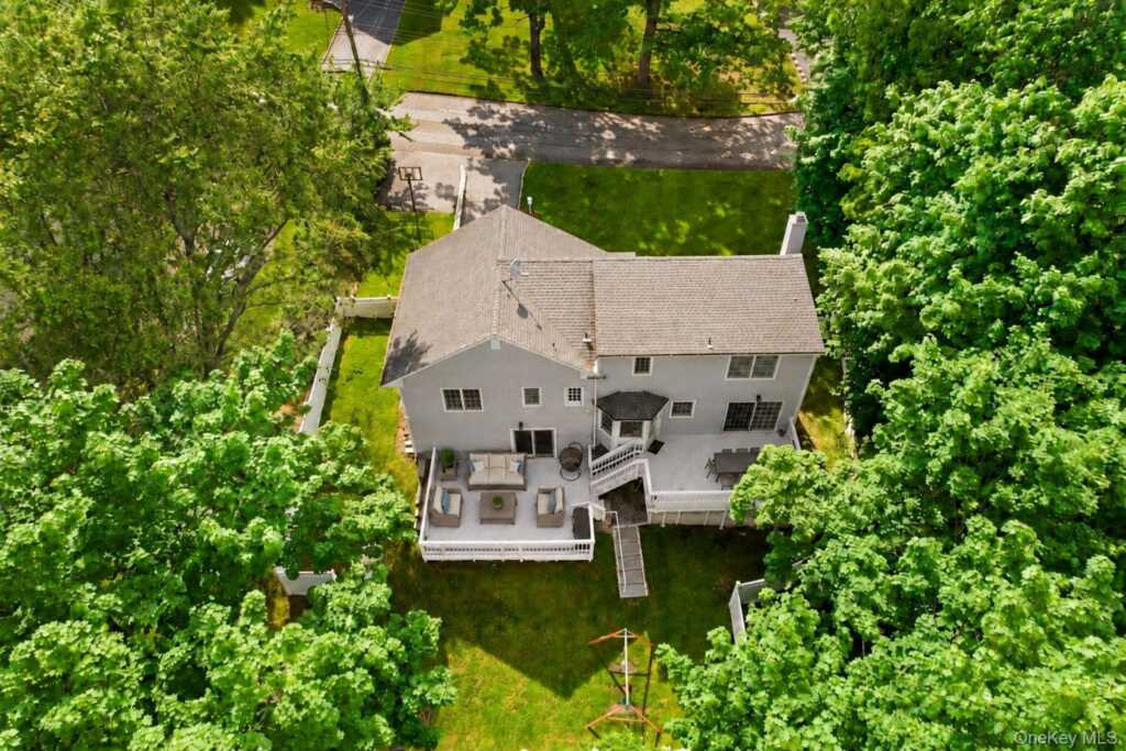 44 Bonwit Road, Rye, NY 10573 - Photo 2 of 24