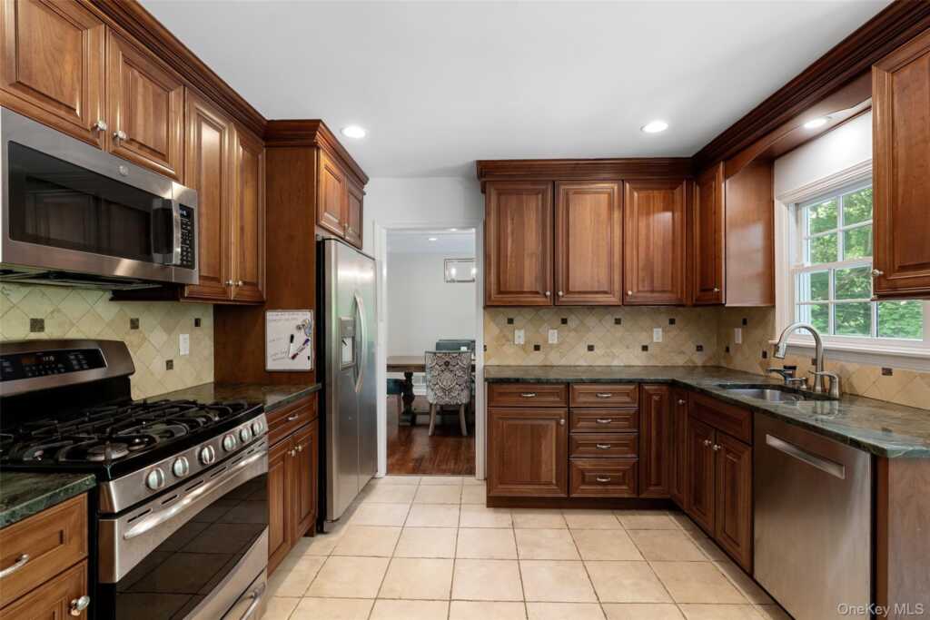44 Bonwit Road, Rye, NY 10573 - Photo 7 of 24